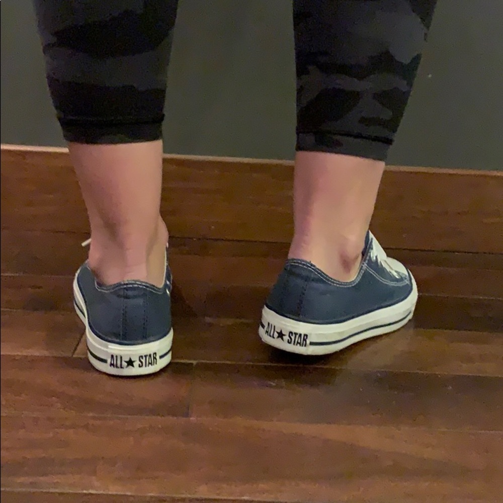 Converse navy blue low tops - Picture 7 of 7